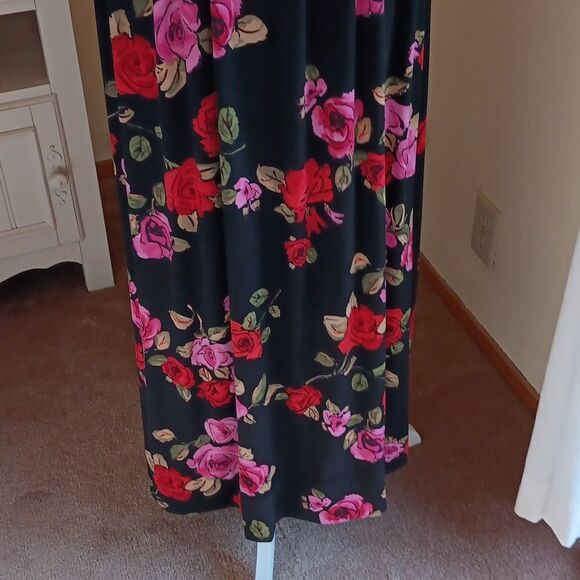 Epilogue Dark Floral Maxi - Picture 6 of 11